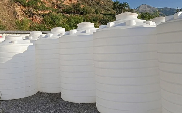 永登化工液体储存注意事项——选对PE塑料桶避免安全隐患