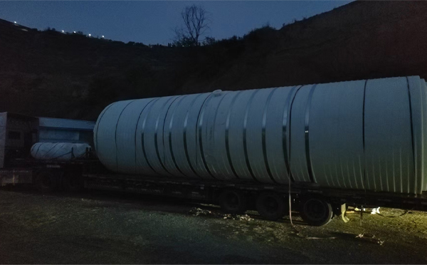 永登圆桶运输途中