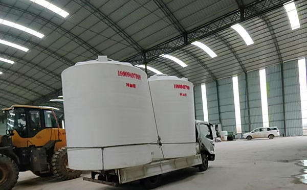 特加厚永登塑料大桶装车运输交付实录 特加厚永登塑料大桶装车运输交付实录